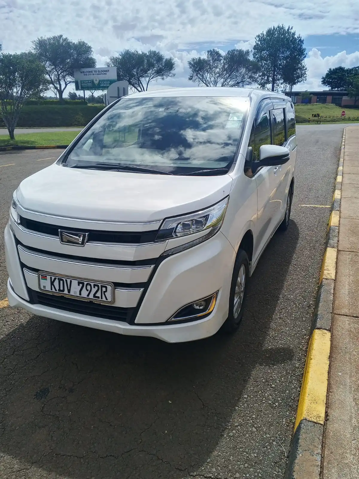 Toyota Noah minivan for runners travelling from Iten to Maasai Mara with luggage